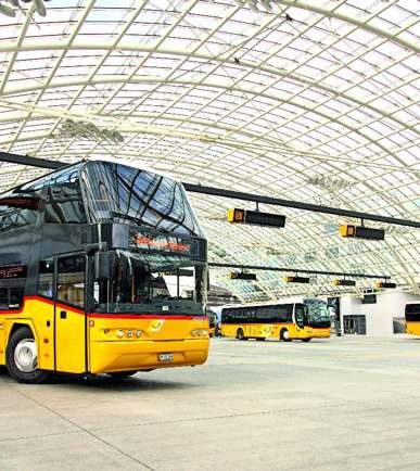 Ein Postauto in Bellinzona